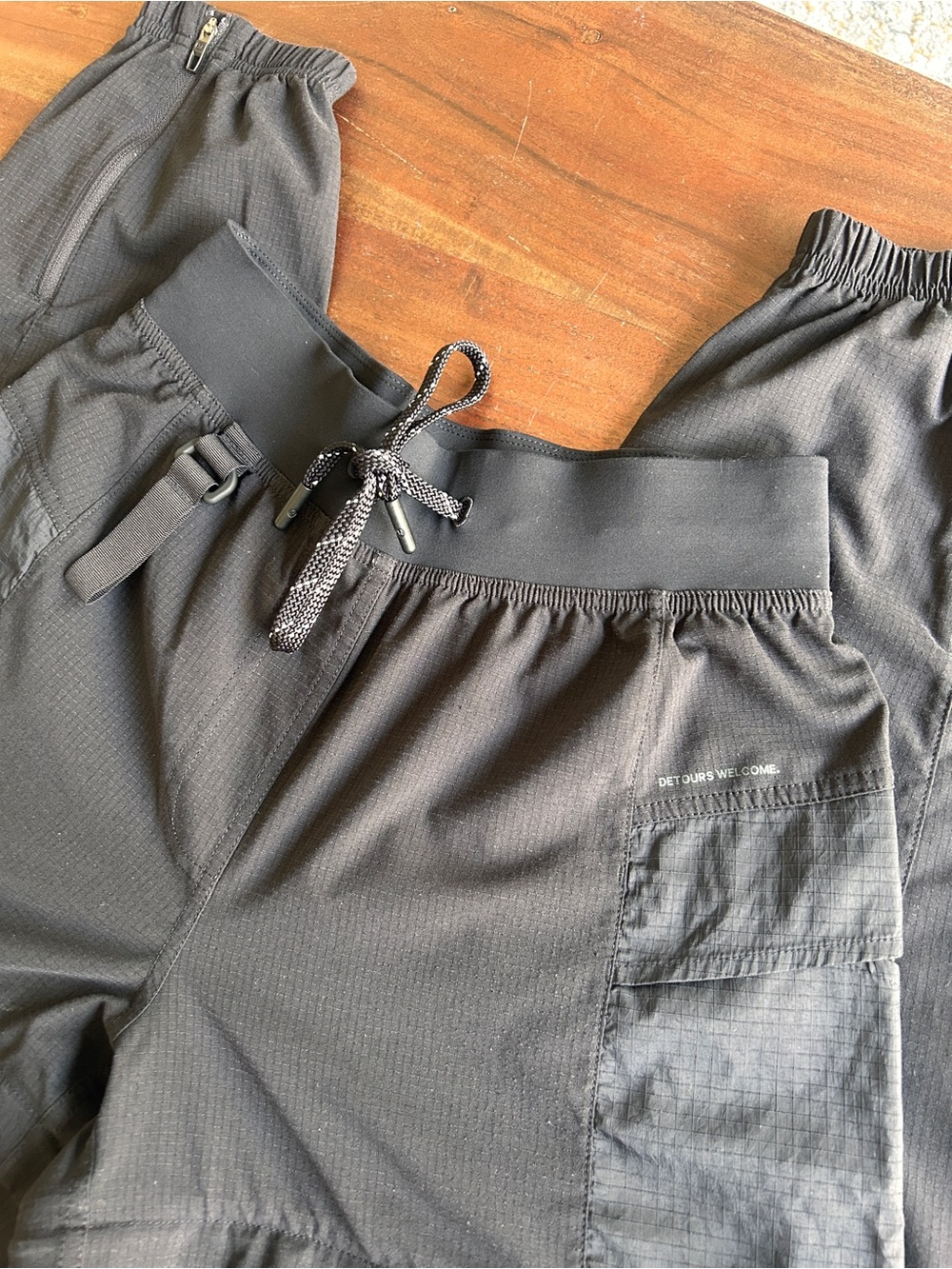 Lululemon Convertible High-Rise Hiking Jogger *WovenAir • Black • Size 4 - Picture 10 of 14